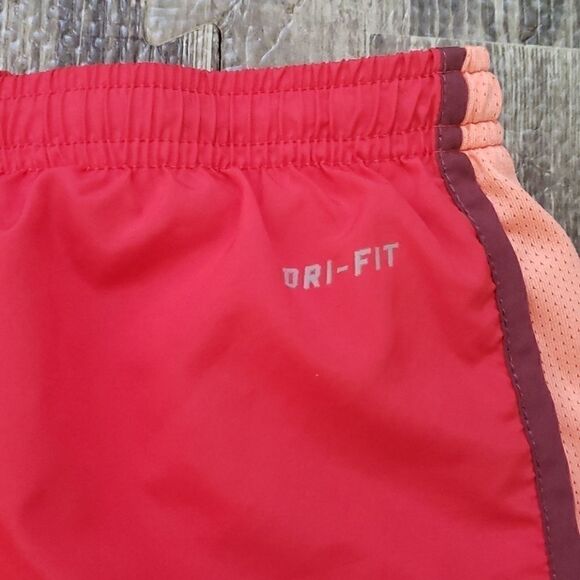 Nike WOMEN'S CORAL 2-IN-1 RUNNING SHORTS, SIZE MEDIUM - Picture 8 of 8